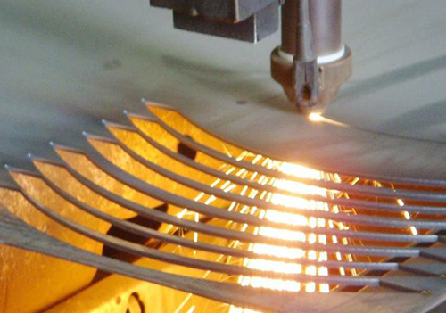 �����и�